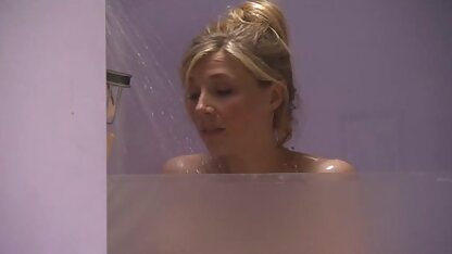 Zelka video porno con trama italiana insegna figliastra come leccare e masturbarsi.