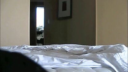 Bionda in calze video porno gratis con trama mostra la sua biancheria intima sexy